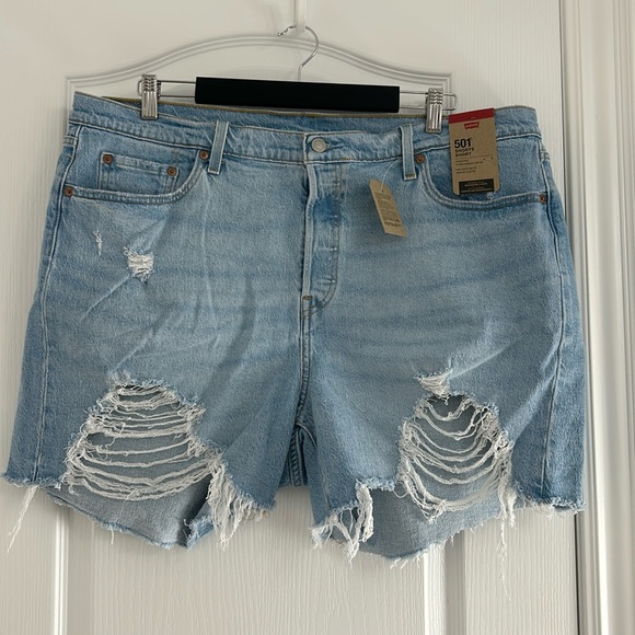 NWT Levi’s Light Blue Cut-Off Distressed Jean Shorts Size 20W - Picture 1 of 6